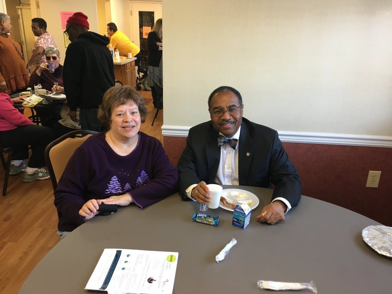 Senator Sykes had lunch at the VANTAGE Meals on Wheels of Northern Ohio congregate dining site and talked with resident Beverly Epling.