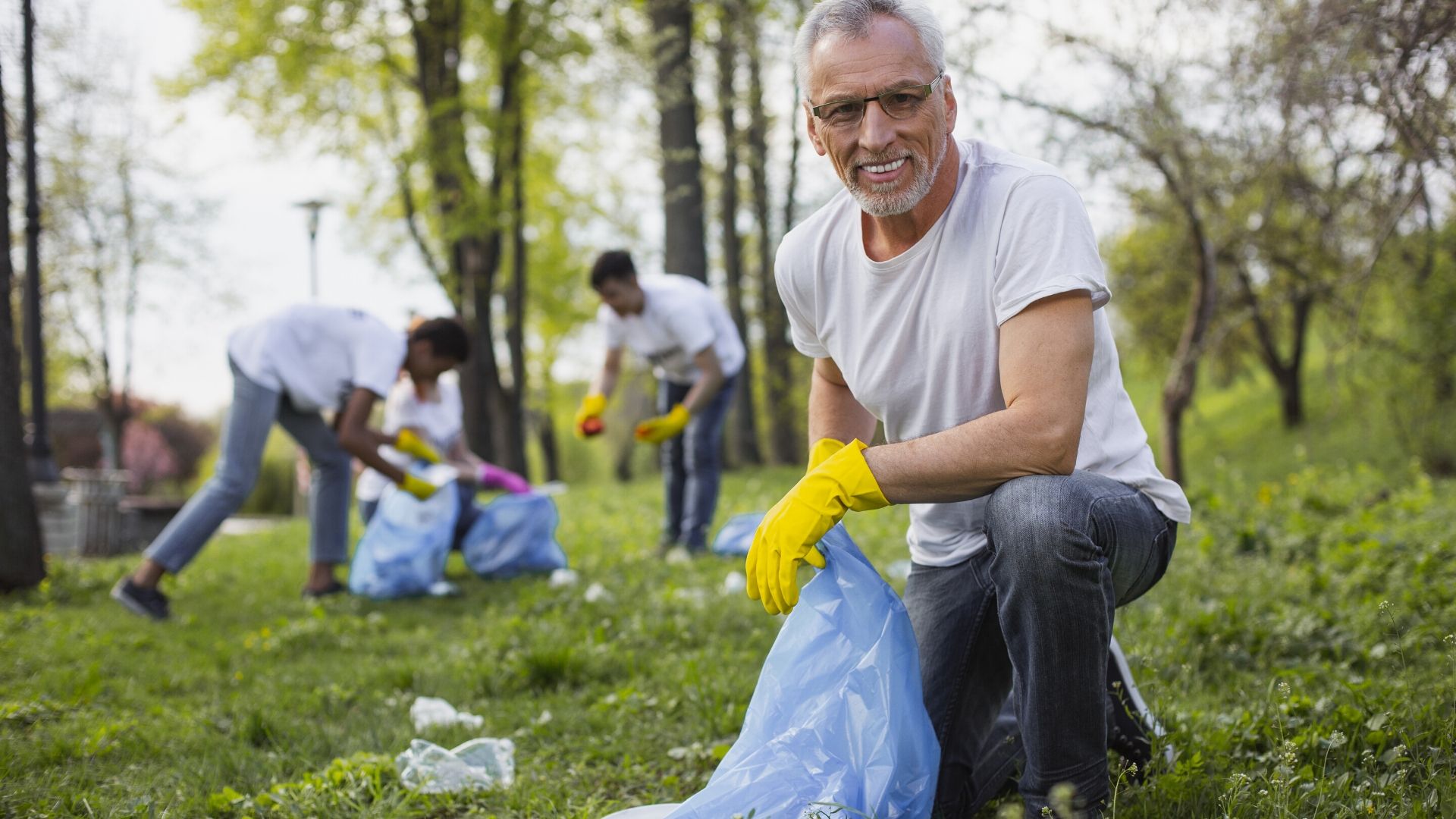 volunteering pictures